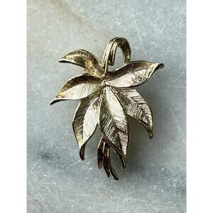 Vintage Signed Gerry's Gold Tone Textured Leaf 2" Brooch Pin